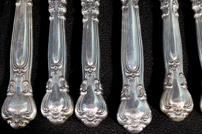 026c - 27 pieces of Gorham sterling flatware, Chantilly pattern
