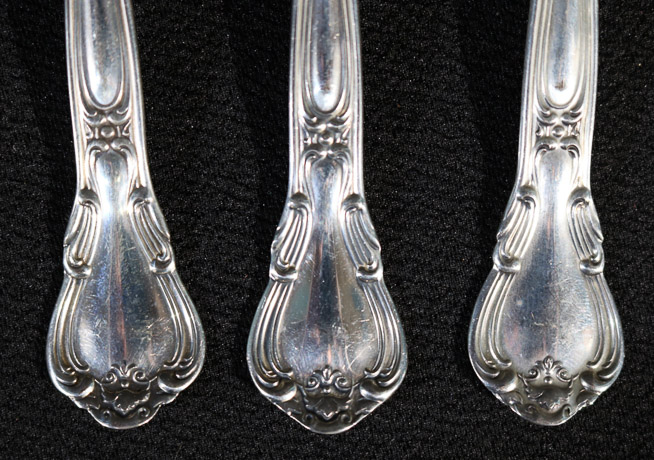 026d - 27 pieces of Gorham sterling flatware, Chantilly pattern