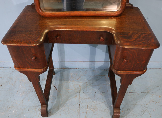 129b - Quarter sawn oak dressing table with adjustable mirror