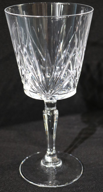 342c - 18 pieces of Crystal stemware 7 in. T.