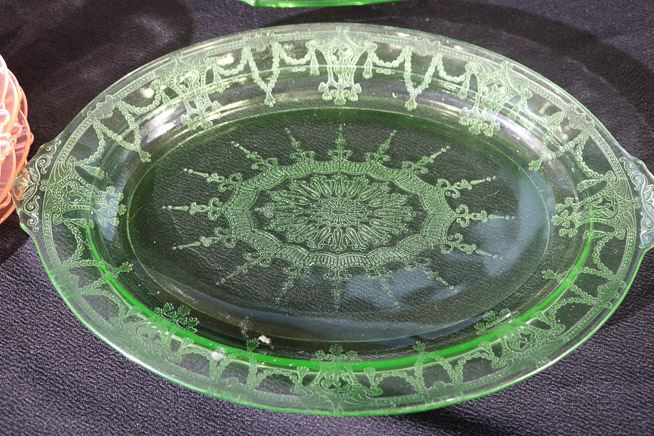 411b - 9 pieces of depression glass