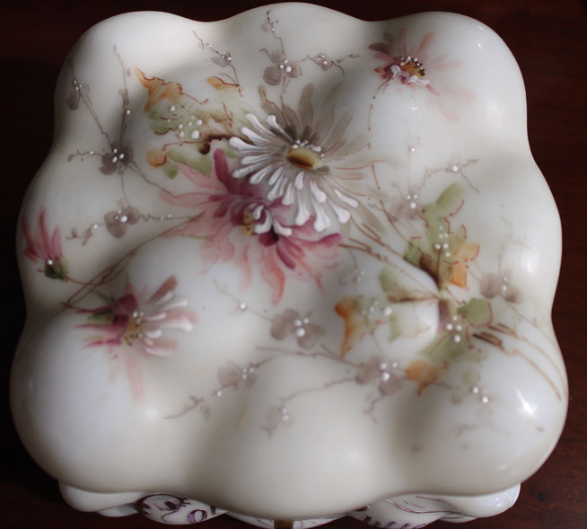 186c - Wave crest collar box with hand painted roses