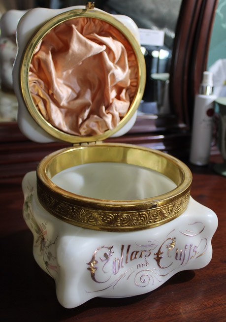 186d - Wave crest collar box with hand painted roses