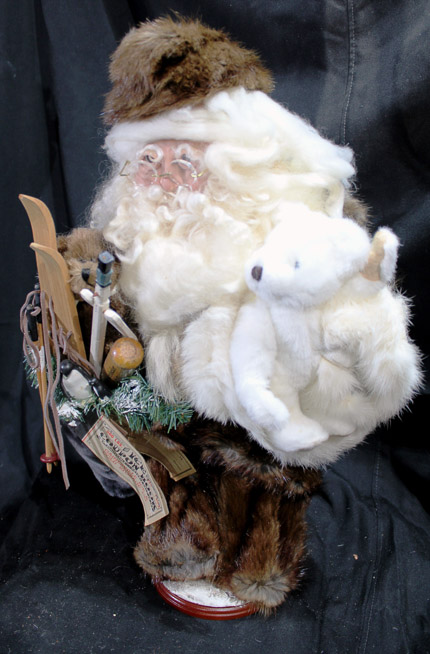 453a - Santa carrying a white bear with fur hat