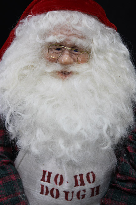 455c - Santa baking cookies, Ho-Ho Dough on wood base