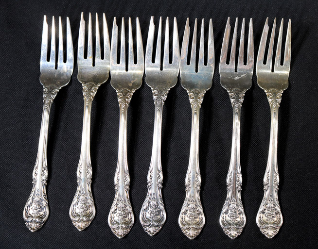 013a - 7 pieces of Gorham sterling flatware, King Edward salad or dessert forks