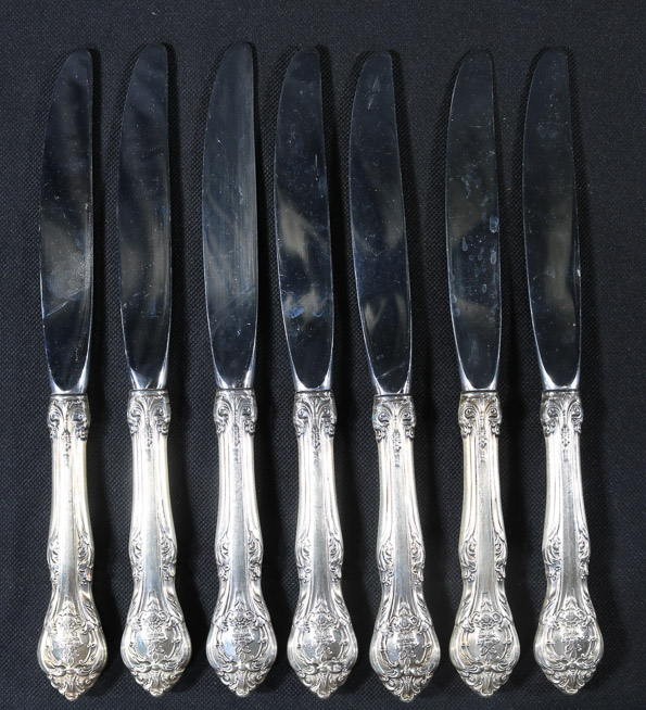 016a - 7 pieces of Gorham sterling flatware, King Edward knives