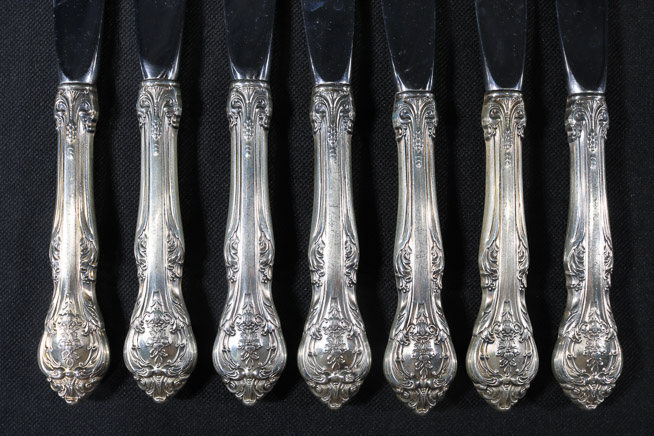 016c - 7 pieces of Gorham sterling flatware, King Edward knives