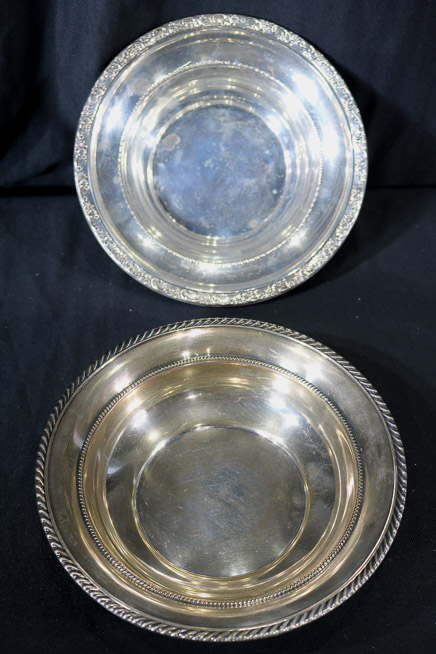 018a - 2 small sterling silver trays, 9 in. Dia.