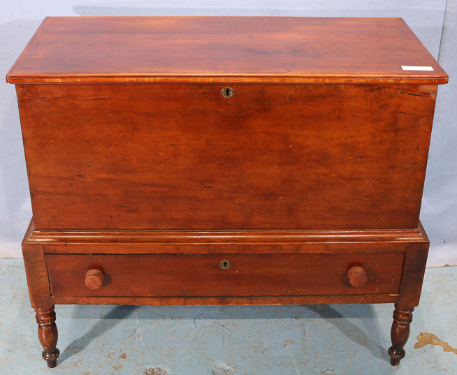073a - TN cherry sugar chest with both dividers, drawer in the bottom and turned legs, all original, ca. 1820