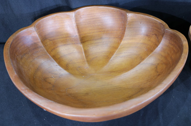 642b - Pair of hand carved teakwood bowls