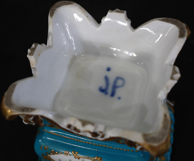 328d - 2 pieces, Royal Vienna vase and Jacob petite