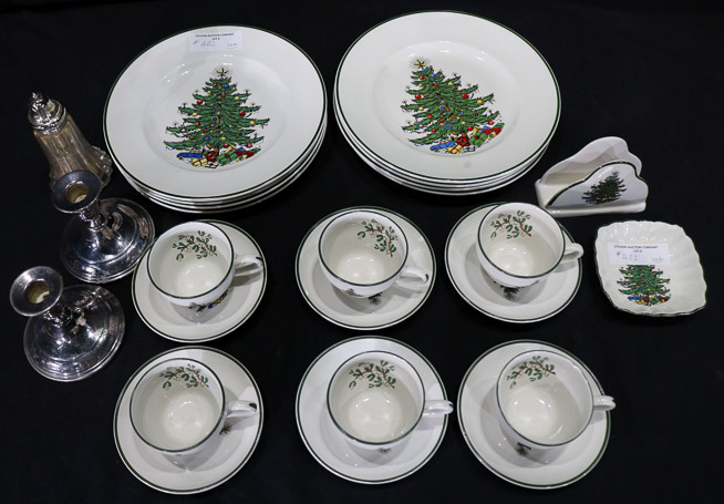402a - 24 pieces of Christmas china and silver-plate items