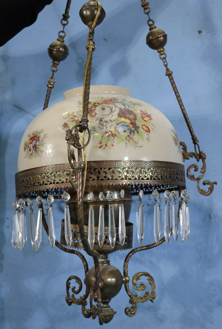 441a - Victorian hanging light fixture with hanging shade
