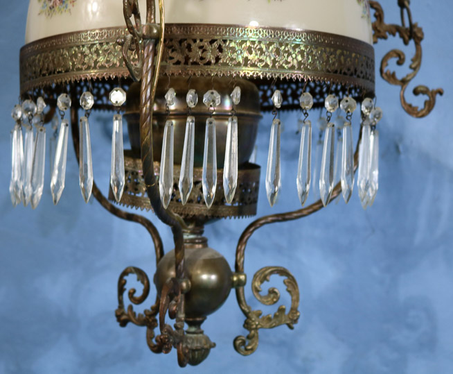 441b - Victorian hanging light fixture with hanging shade