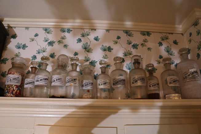 155a - 8 antique pharmacy bottles, T.K.E Drugs of Tupelo