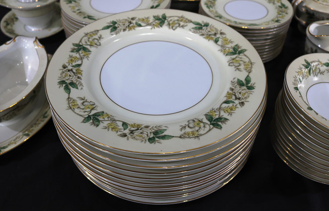 374b - 90 piece set of Noritake china-6