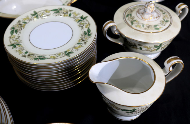 374c - 90 piece set of Noritake china-6