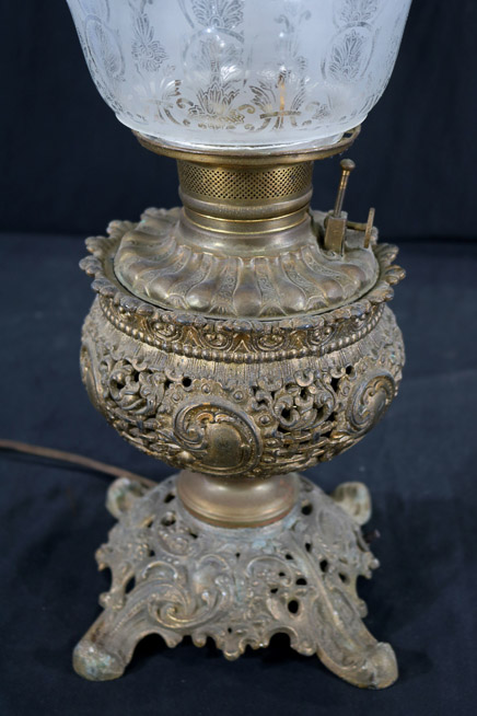 427b - Victorian brass lamp with etched shade, electrified.-6