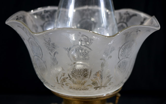 427c - Victorian brass lamp with etched shade, electrified.-6