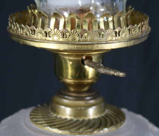 447c - White lamp with amber base, 23 in. T.-6