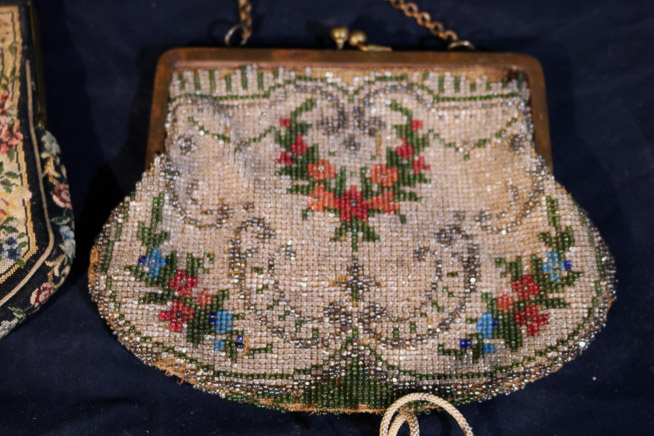 280c - 4 flapper purses with needlepoint, beading, and etc.