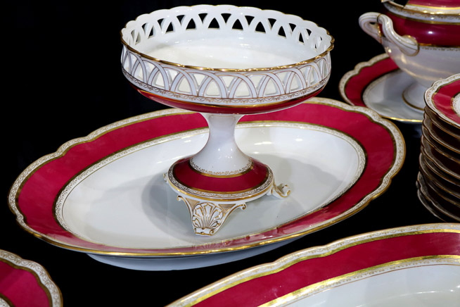 058d - Large 191 piece set of Old Paris dinnerware, deep burgundy and gold with large serving pieces, all in great condition-16