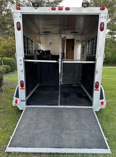 021b - Aluminum 2006 Sundowner 2 horse trailer