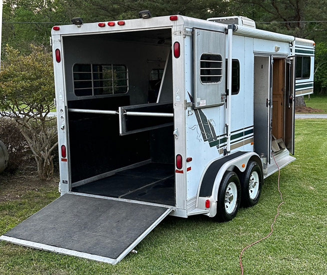 021c - Aluminum 2006 Sundowner 2 horse trailer