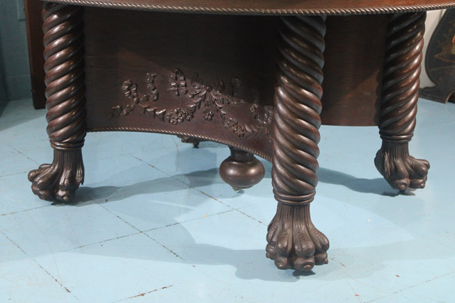 083c - Oak claw foot banquet table with center leg