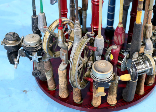 186b - 18 rods and reels and stand