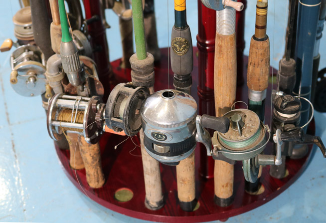 186d - 18 rods and reels and stand