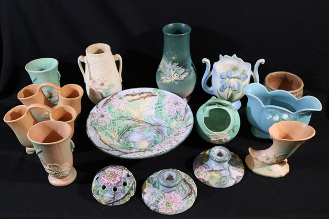 226a - 17 pieces of Weller pottery