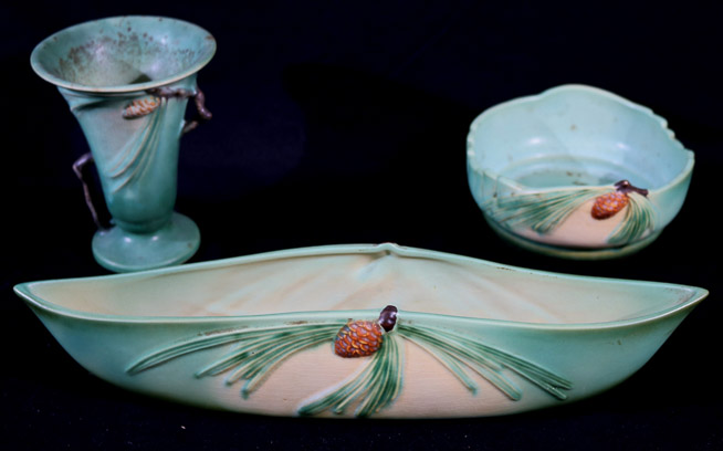 254a - 3 pieces of roseville in pine cone pattern