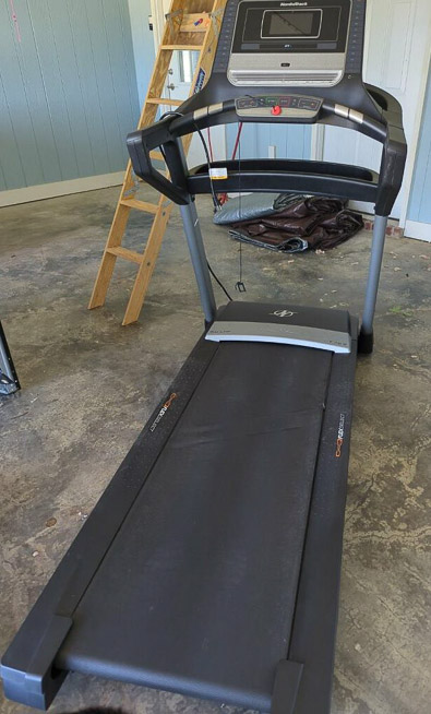 367a - NordicTrack Tread Mill with IFIT TV screen
