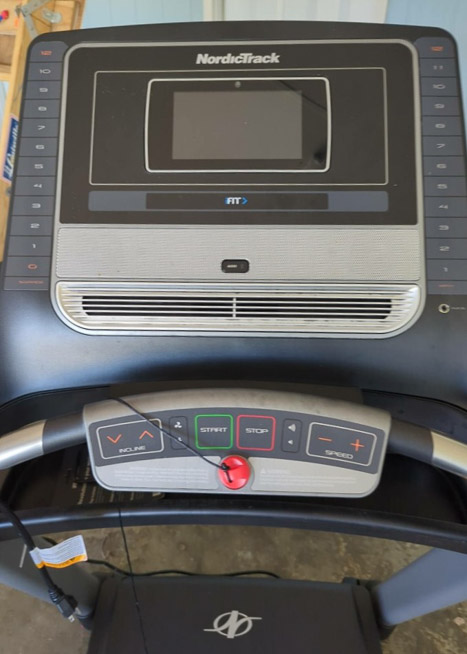 367b - NordicTrack Tread Mill with IFIT TV screen