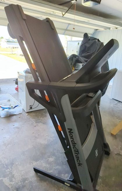 367e - NordicTrack Tread Mill with IFIT TV screen