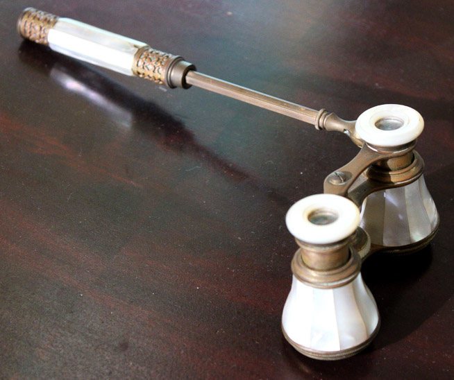 255a - Mother of pearl opera glasses