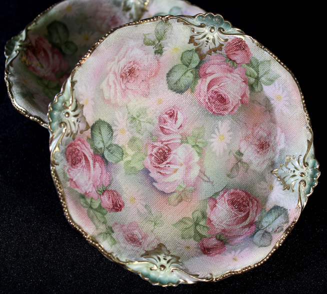 006c - 5 piece Royal Bayreuth berry bowl set in tapestry pattern, ca. 1911, 4 in. T, 10 in. R.