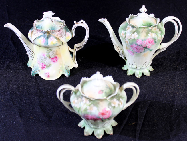 009a - 3 piece lot of porcelain red star R. S. Prussia pieces, 2 pitchers and 1 sugar bowl, large pitcher - 8 in T, 89 in. H-H