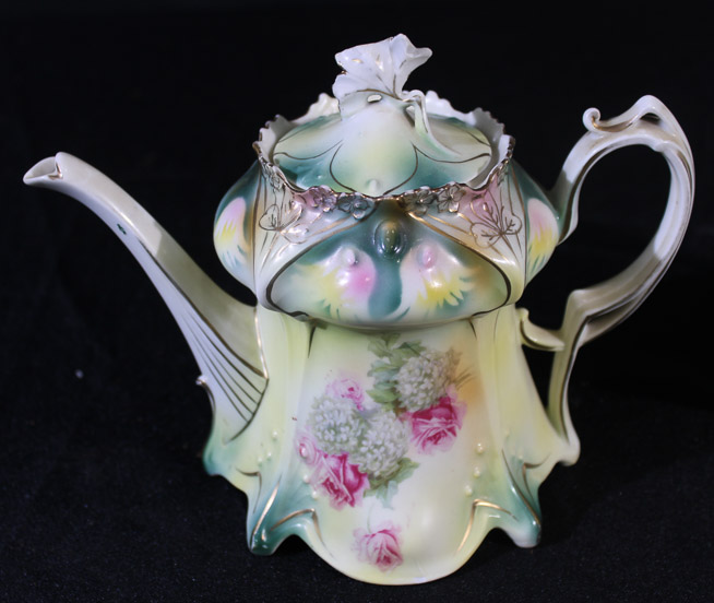 009b - 3 piece lot of porcelain red star R. S. Prussia pieces, 2 pitchers and 1 sugar bowl, large pitcher - 8 in T, 89 in. H-H