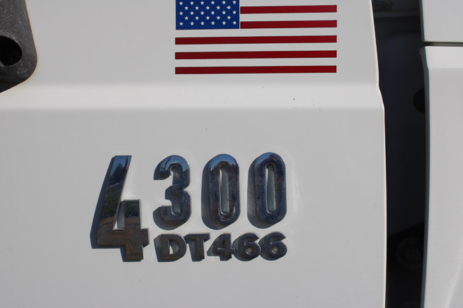 021c - 2005 International 4300 DT 466 bucket truck, has issues with spider gears but will crank and run