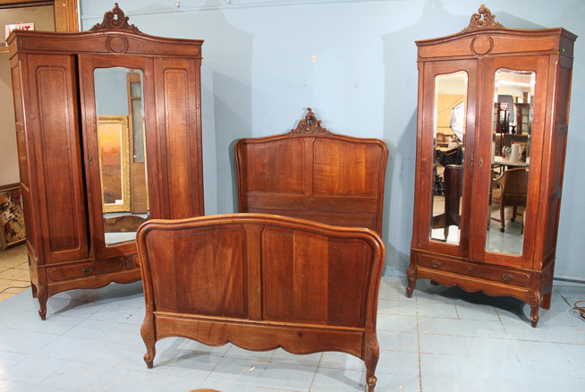 134a - French oak full size bedroom suite