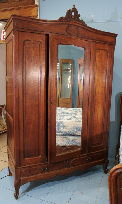 134d - French oak full size bedroom suite
