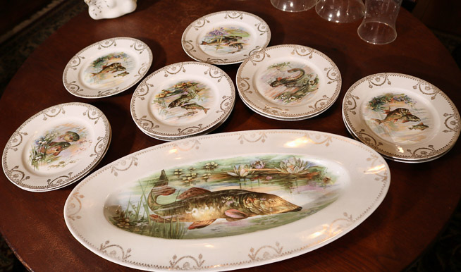 006a - 11 piece hand painted fish set with gold enamel paint, 21 x 10