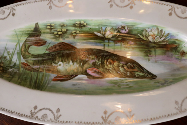 006b - 11 piece hand painted fish set with gold enamel paint, 21 x 10