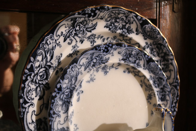 018b - Old antique English flo blue dishes, 11 R.