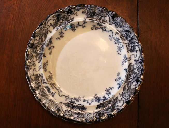 018c - Old antique English flo blue dishes, 11 R.