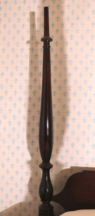 080c - Early period mahogany pineapple carved poster bed, 83 in. T, 68  in. L, 54 in. W.