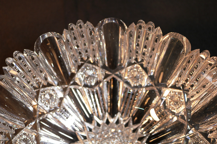 098c - Exceptional brilliant zipper cut glass bowl with beautiful design, 10 in. Dia., 4.5 in. T.